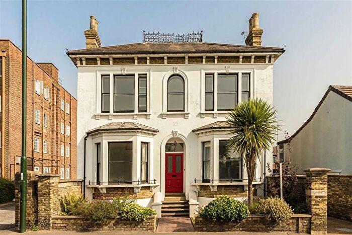 4 Bedroom Property To Rent In Park Road, Hampton Wick, KT1