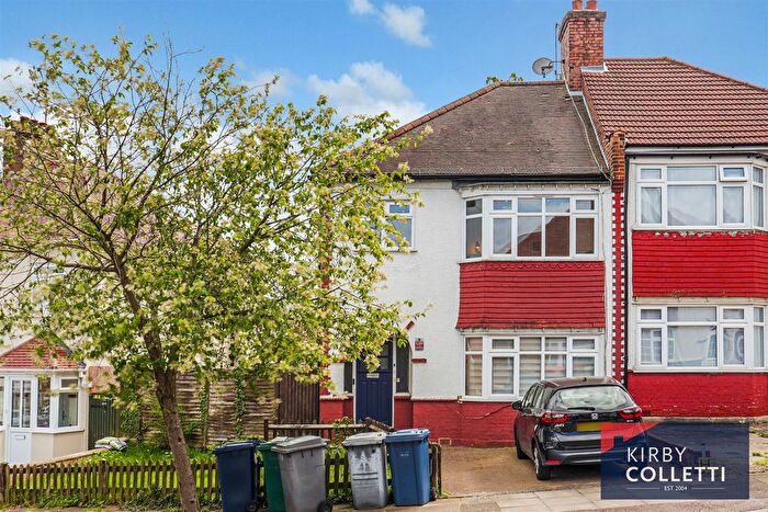 1 Bedroom Maisonette To Rent In Fernwood Crescent, London, N20