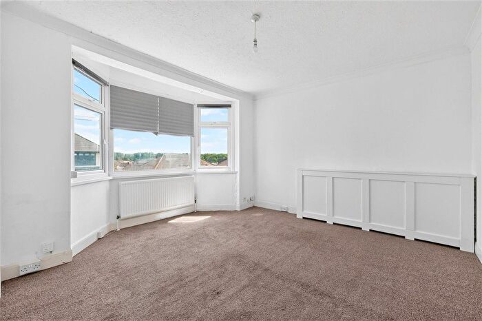 3 Bedroom Maisonette For Sale In Crystal Avenue, Hornchurch, Essex, RM12