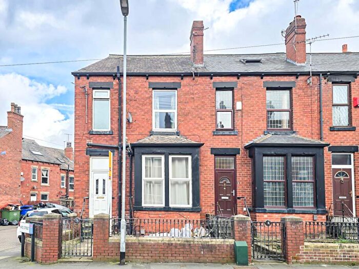 1 Bedroom Flat To Rent In Tempest Road, Leeds, West Yorkshire, LS11