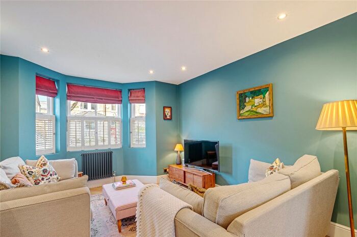 3 Bedroom Detached House For Sale In Mallinson Road, SW11