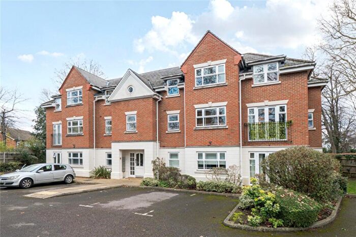 2 Bedroom Flat For Sale In Sidney Road, Walton-On-Thames, KT12