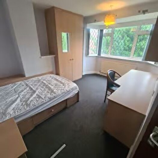 6 Bedroom Semi-Detached House To Rent In Winston Mount, Leeds, West Yorkshire, LS6