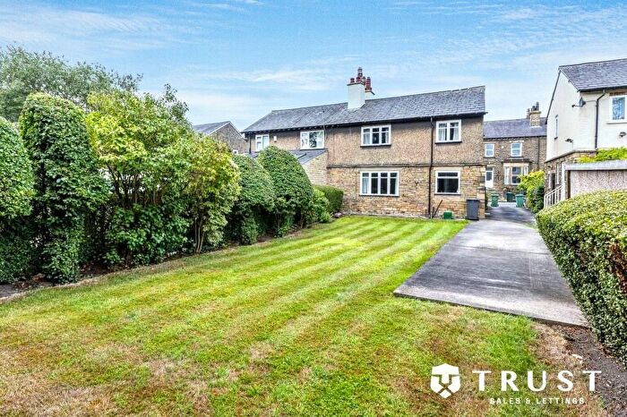 3 Bedroom Semi-detached House For Sale In Knowl Road, Mirfield, WF14