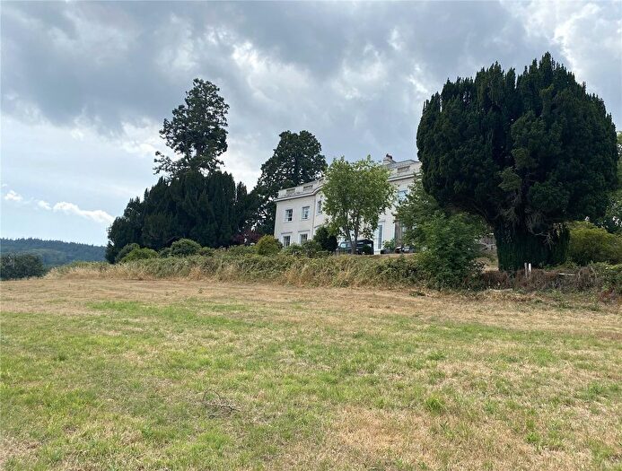 2 Bedroom Flat For Sale In Kenn, Exeter, Devon, EX6