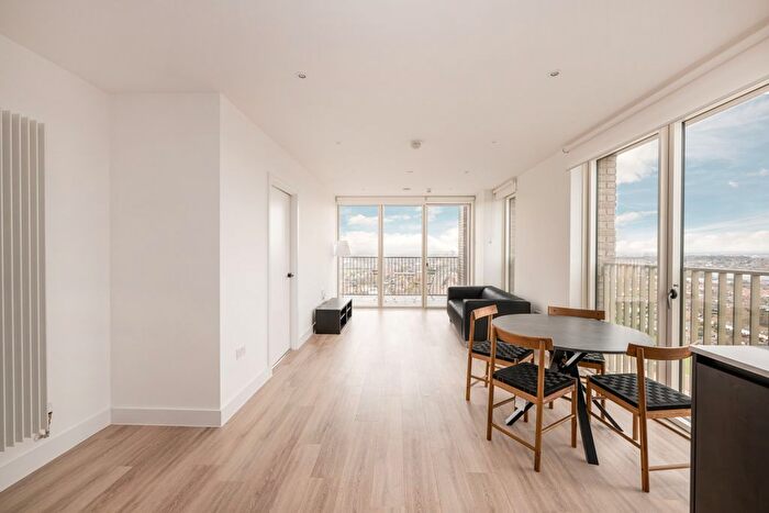 1 Bedroom Flat For Sale In Silverleaf House, Acton, W3