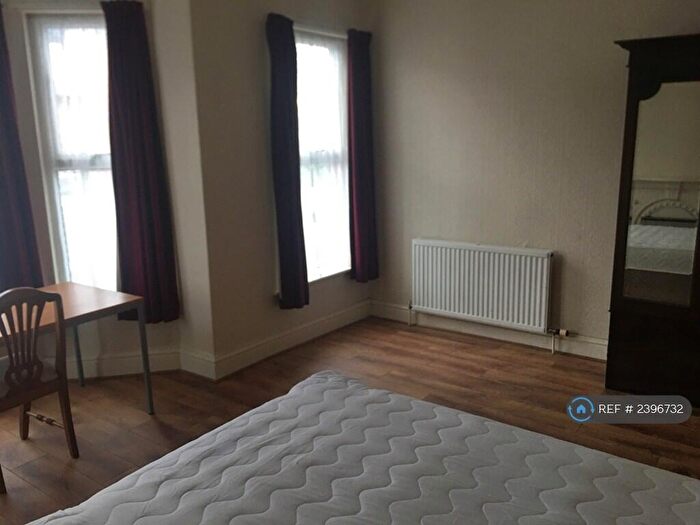 5 Bedroom Terraced House To Rent In Longford Place, Manchester, M14