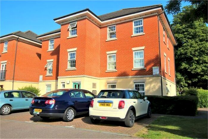 2 Bedroom Flat To Rent In Bittern Close, Hemel Hempstead, HP3