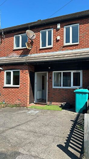 3 Bedroom Town House For Sale In Barnston Road, Nottingham, NG2