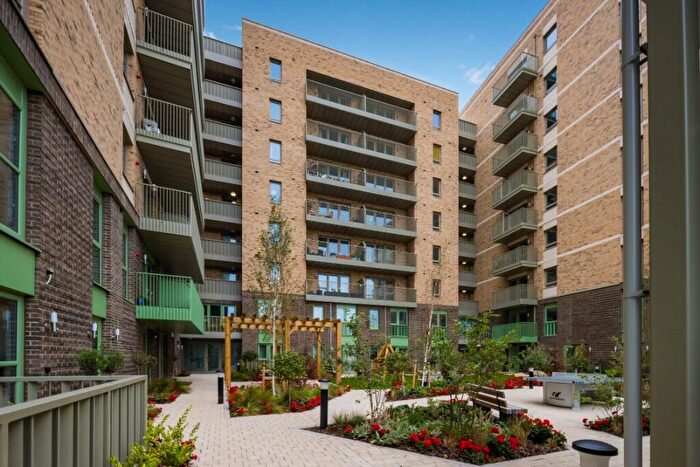 2 Bedroom Apartment For Sale In The Sivlerton, London, E16