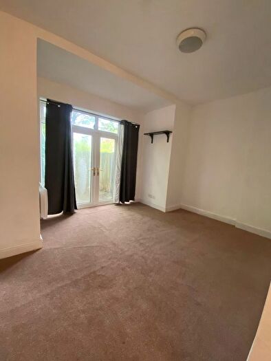 1 Bedroom Flat To Rent In Craven Park, London, NW10