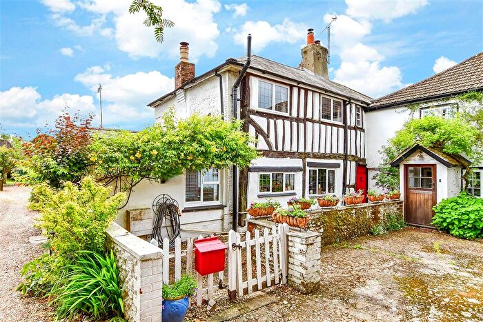2 Bedroom Semi-Detached House For Sale In Pond Lane, Clanfield, Hampshire, PO8