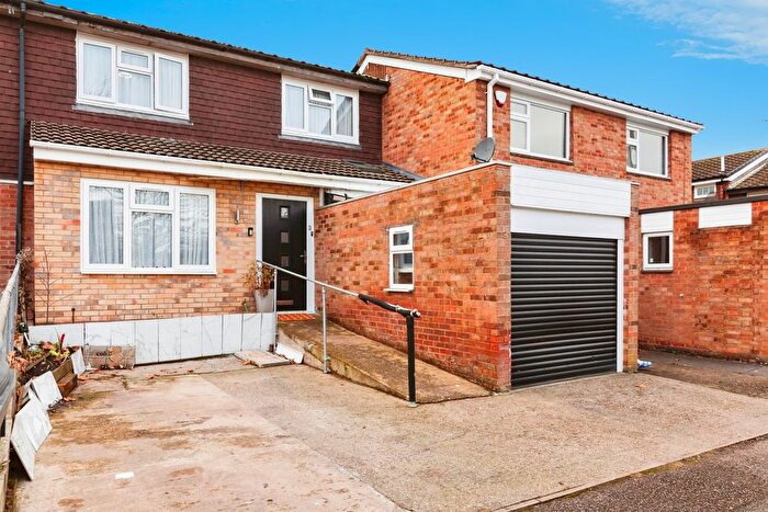 3 Bedroom Terraced House For Sale In Champion Close, Leicester, LE5