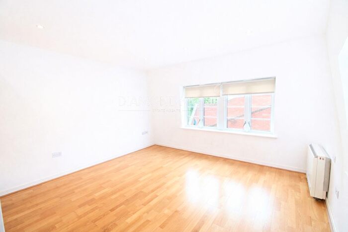 1 Bedroom Flat To Rent In High Street, Hounslow, TW3