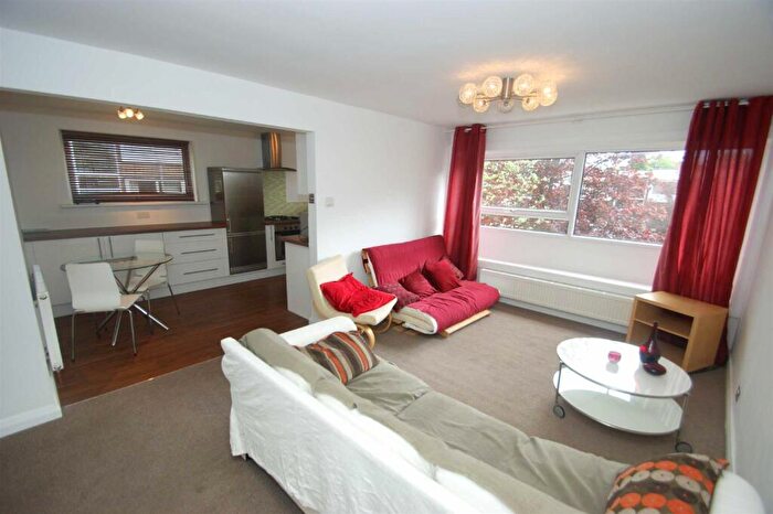 2 Bedroom Flat To Rent In The Moorlands, Alwoodley, Leeds, LS17