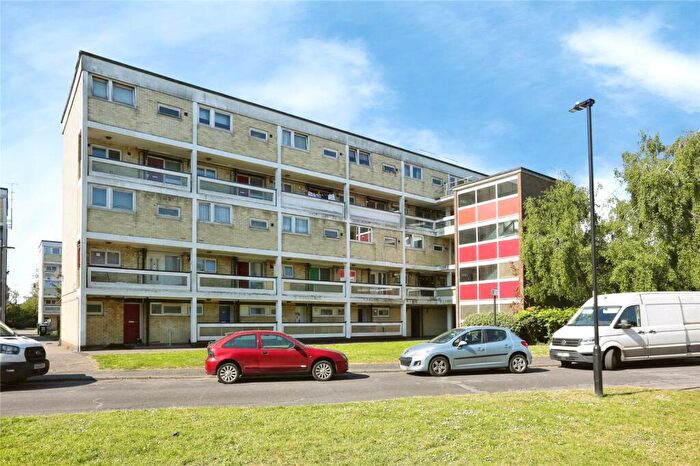2 Bedroom Maisonette For Sale In Wavell Road, Southampton, Hampshire, SO18
