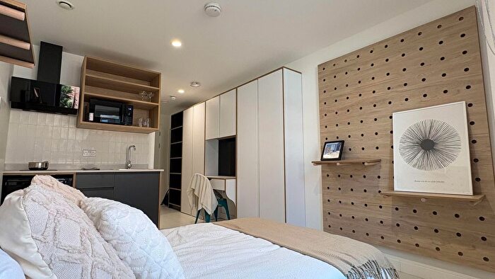 Studio To Rent In Commercial Road, Limehouse, E14