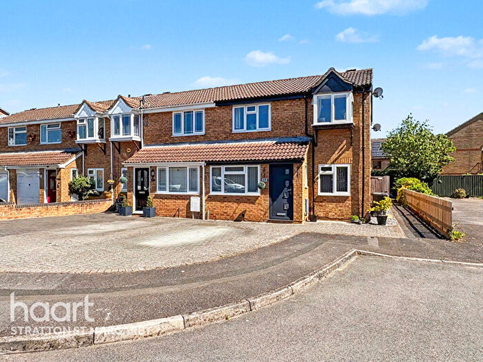 3 Bedroom End Of Terrace House For Sale In Bowman Close, Swindon, SN3