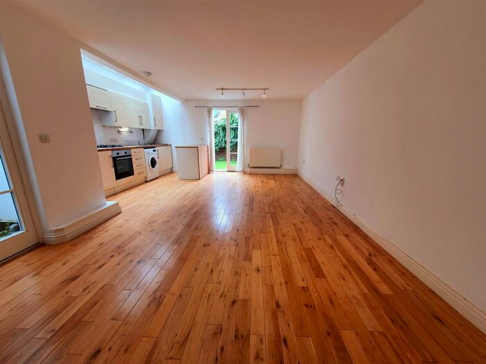 2 Bedroom Flat To Rent In Atheldene Road, London, SW18