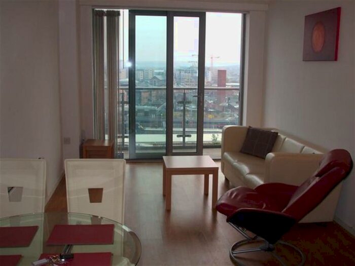 2 Bedroom Flat To Rent In Whitehall Quay, Leeds, West Yorkshire, LS1