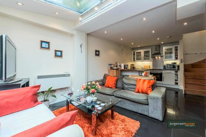 1 Bedroom Maisonette To Rent In Becklow Road, Shepherds Bush, London, W12