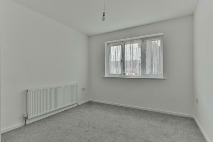 2 Bedroom Semi-Detached Bungalow For Sale In Greylees Avenue, Hull, HU6