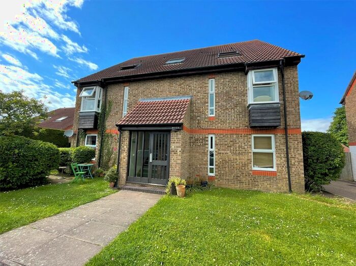 1 Bedroom Flat To Rent In Colburn Crescent, Guildford, Surrey, GU4