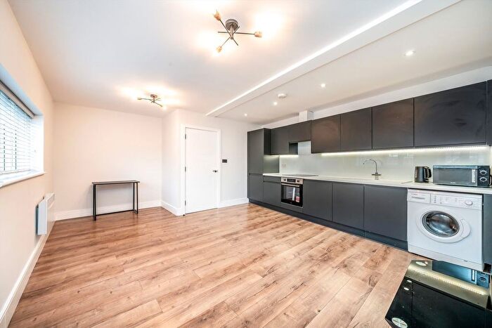 1 Bedroom Flat To Rent In Heath Road, Twickenham, TW1