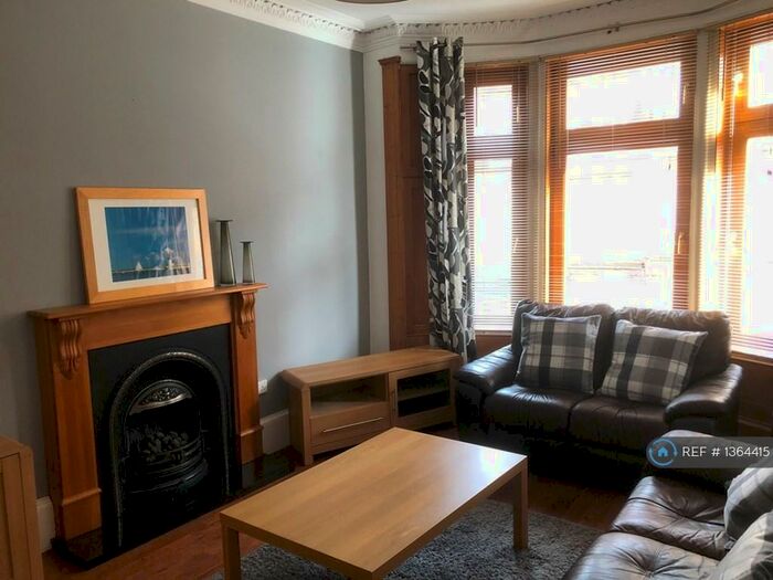 2 Bedroom Flat To Rent In Cathcart Road, Glasgow, G42