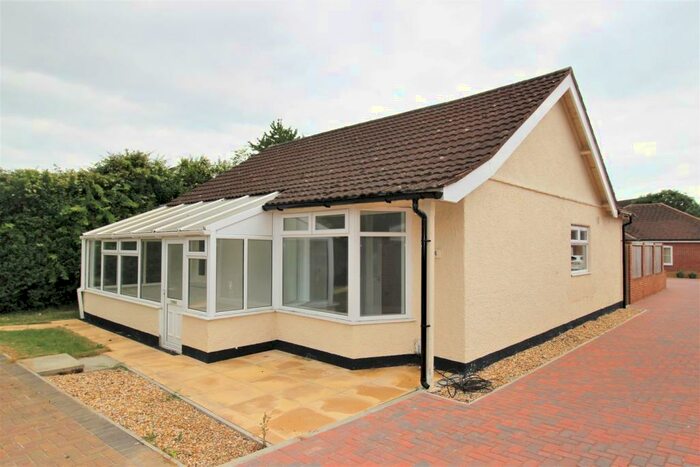 2 Bedroom Detached Bungalow To Rent In Fareham Park Road Fareham Hants, PO15