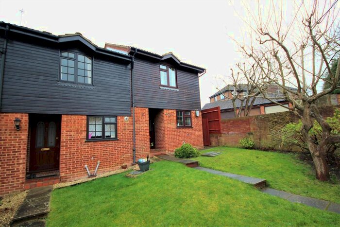2 Bedroom Property To Rent In Foxglove Gardens, Guildford, GU4