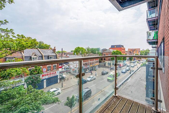 2 Bedroom Flat To Rent In The Green, Southall, UB2