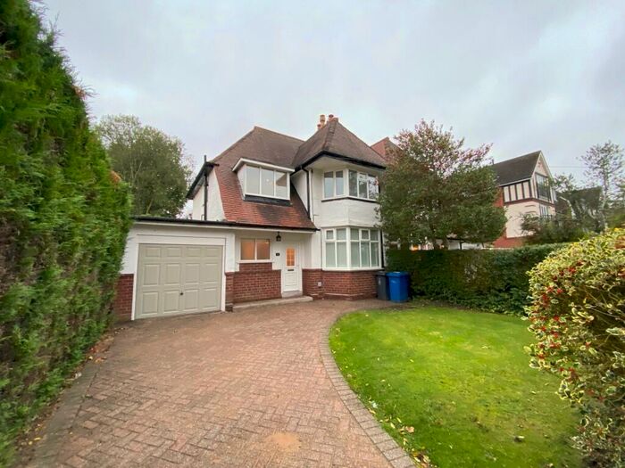 3 Bedroom House To Rent In Burnett Road, Streetly, B74