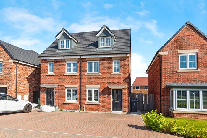 3 Bedroom Semi-Detached House For Sale In Aspen Gardens, Hartlepool, TS27