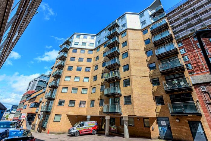 2 Bedroom Flat To Rent In Projection West, Merchants Place, Reading, RG1