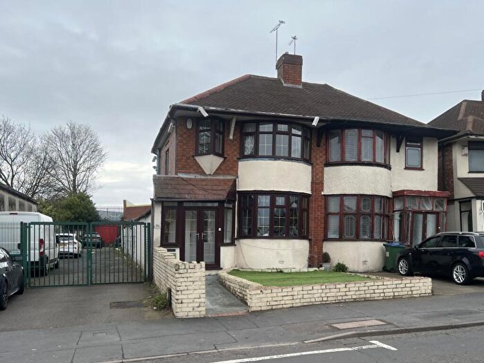 3 Bedroom Semi Detached House For Sale In Oldbury Road, West Bromwich, B70