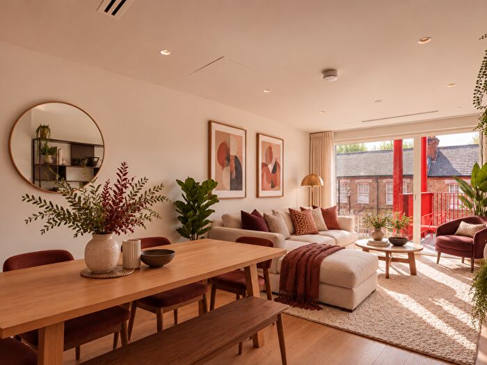 2 Bedroom Flat For Sale In London, W6