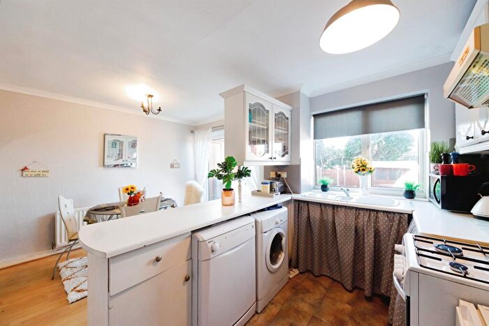 3 Bedroom Semi-Detached House For Sale In Wheeley Road, Solihull, B92