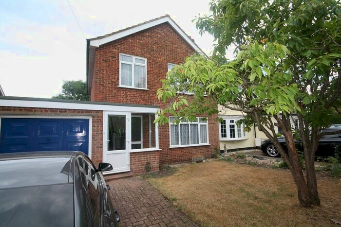 3 Bedroom Detached House To Rent In Hardings Close, Iver, SL0