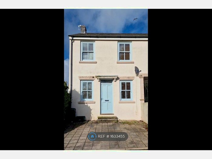 4 Bedroom Semi-Detached House To Rent In Trewent Court, Pembroke, SA71