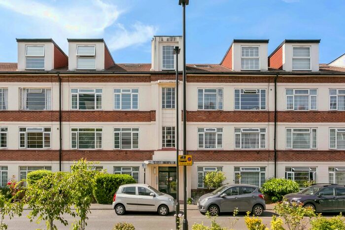 2 Bedroom Flat To Rent In Manor Vale, Brentford, TW8
