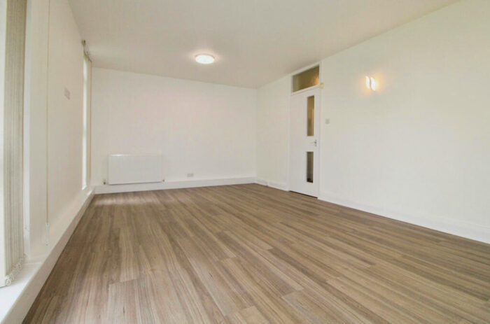 3 Bedroom Flat To Rent In Peters Lodge, Stonegrove, Edgware, HA8