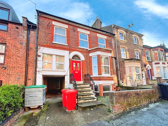 1 Bedroom Flat To Rent In Rothesay Road, Luton, Bedfordshire, LU1