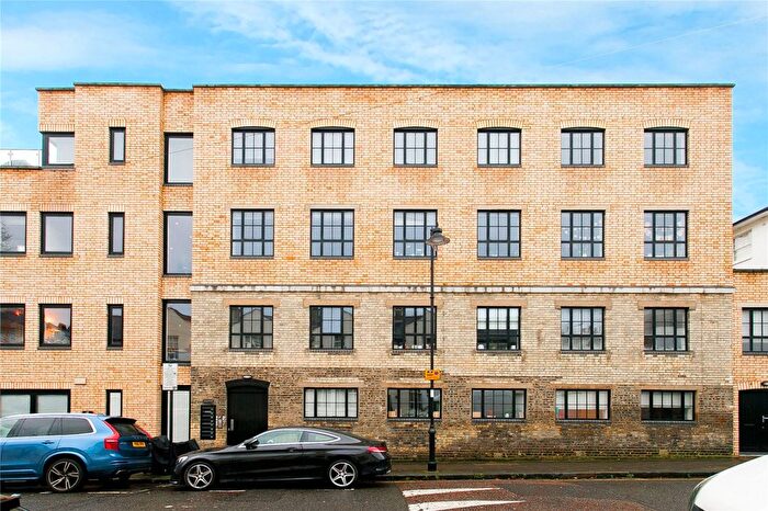 2 Bedroom Flat To Rent In Follis House, D Orleston Road, N7