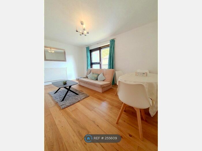 2 Bedroom Flat To Rent In Sussex Way, London, N19