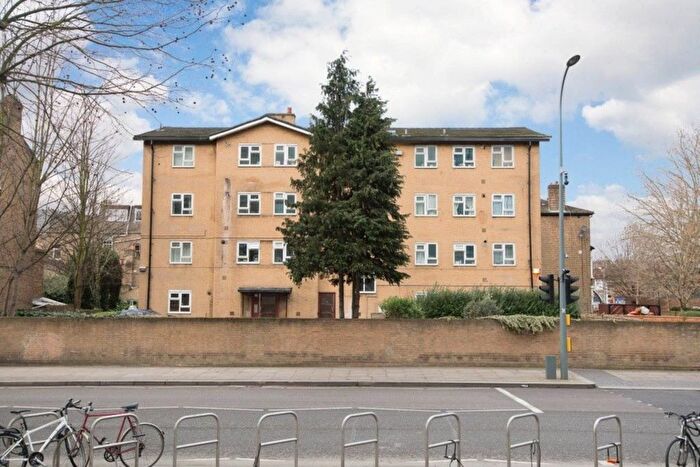 3 Bedroom Flat For Sale In Macfarlane Road, Shepherds Bush, London, W12