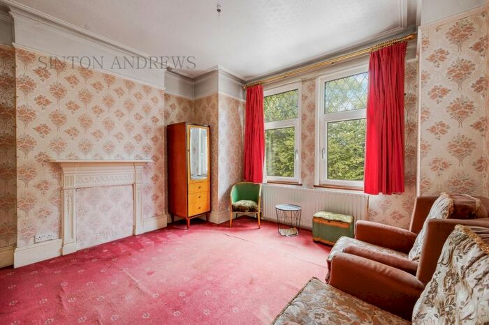 4 Bedroom Detached House For Sale In Culmington Road, Ealing, W13