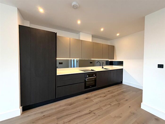 2 Bedroom Flat To Rent In Church Road, Claygate, KT10