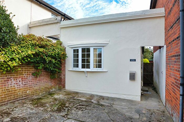 1 Bedroom Detached Bungalow For Sale In Central Ryde, PO33