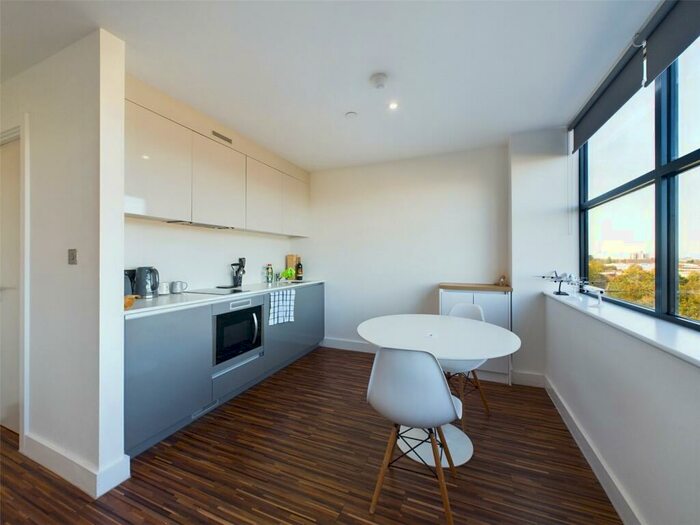 1 Bedroom Apartment For Sale In Chester Road, Manchester, Greater Manchester, M16